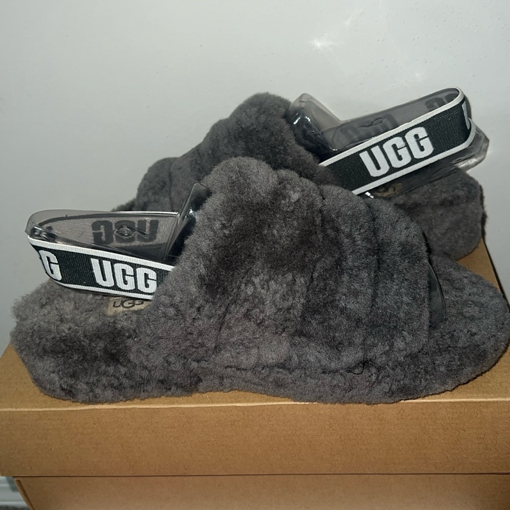 UGG Fluff yeah slides Size 8